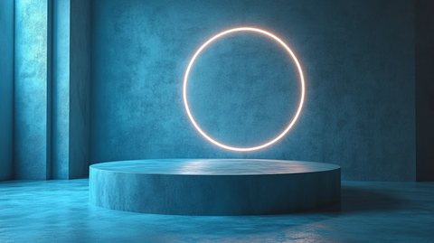 圆形讲台与光影