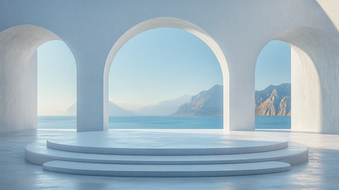 白色圆形舞台与蓝色天空