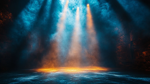 空舞台与闪烁灯光