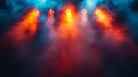 烟雾中的舞台灯光