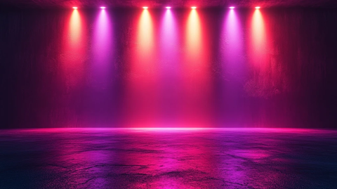 紫色背景前白光肖像