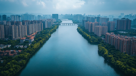 现代化城市中河流与桥梁的壮丽景象