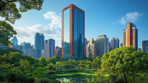 城市绿地旁的摩天大楼全景
