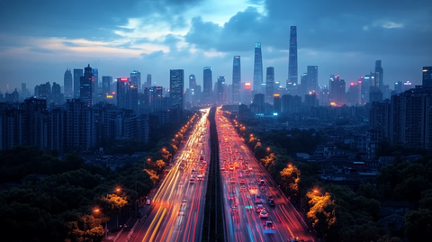 城市中心摩天大楼夜景与流光车轨全景