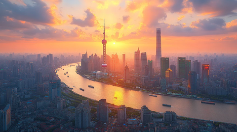 黄浦江畔的上海城市天际线全景