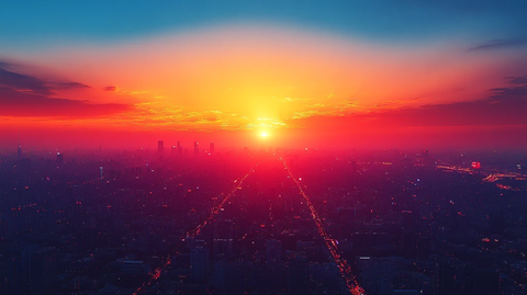城市上空绚丽多彩的日出景象