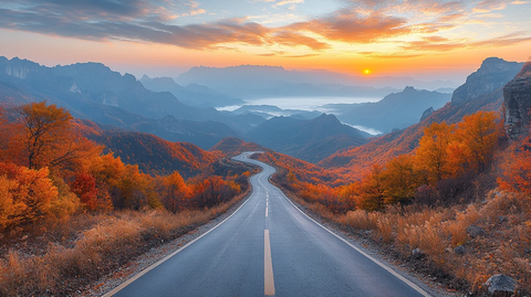 蜿蜒盘旋于山间的长城风景