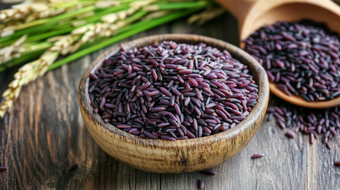 木底上放着紫薯米