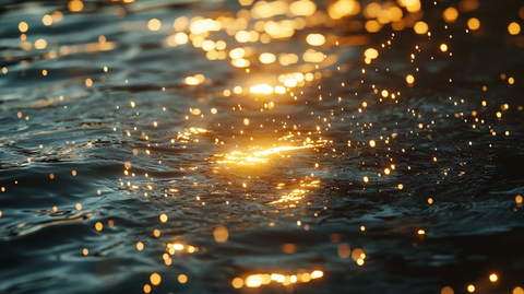 水面金色波光