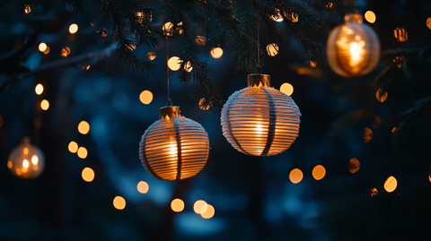 树上挂着的灯饰