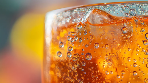 啤酒与水珠特写