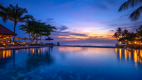 傍晚的度假村泳池