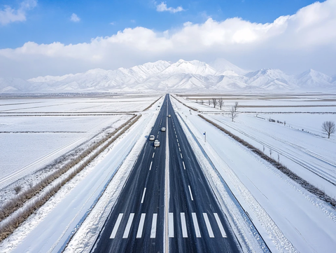 高速雪景