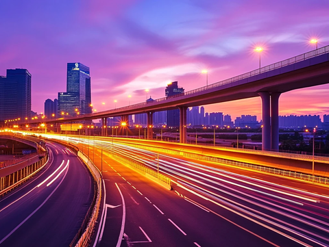 夕阳余晖下的高架路