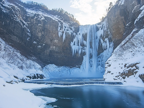 蓝色冰瀑布