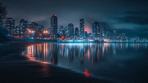 夜幕下的海边繁华都市