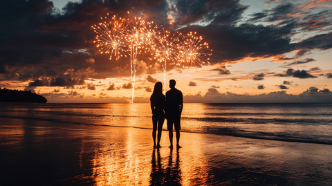 情侣海边剪影