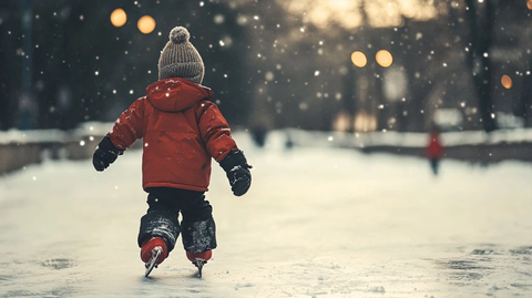 滑冰场的小孩