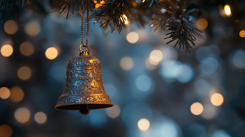 圣诞装饰灯悬挂户外