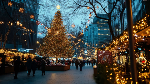 圣诞灯饰与城市风光