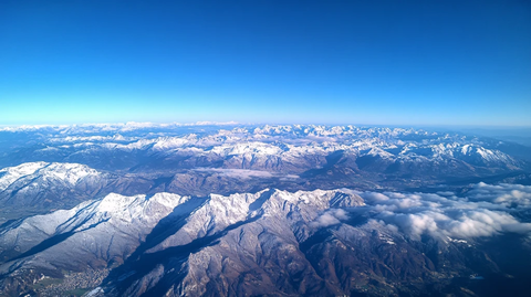 俯瞰雪山大地