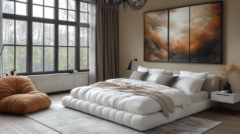 白色床与木地板