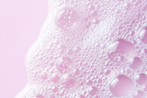 气泡与粉紫背景