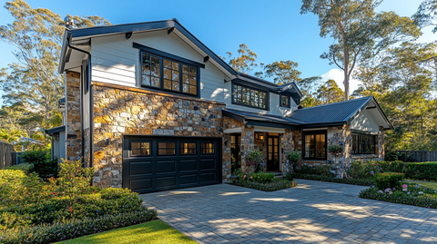 白色石材黑门住宅