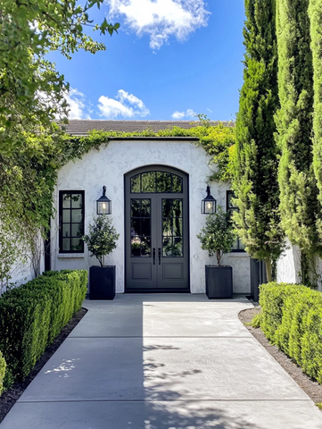 灰色大门石墙庭院